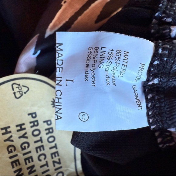 2 Stylish Swimsuits, both cutout in the middle. Size L, Excellent condition - Picture 3 of 4